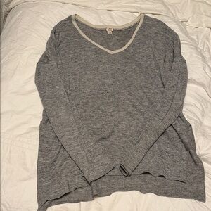 Wilfred Gray Long Sleeve V-Neck Top